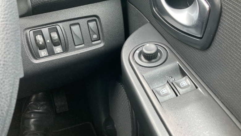 Renault Clio 0.9 TCE 90 Play 5dr Petrol Hatchback